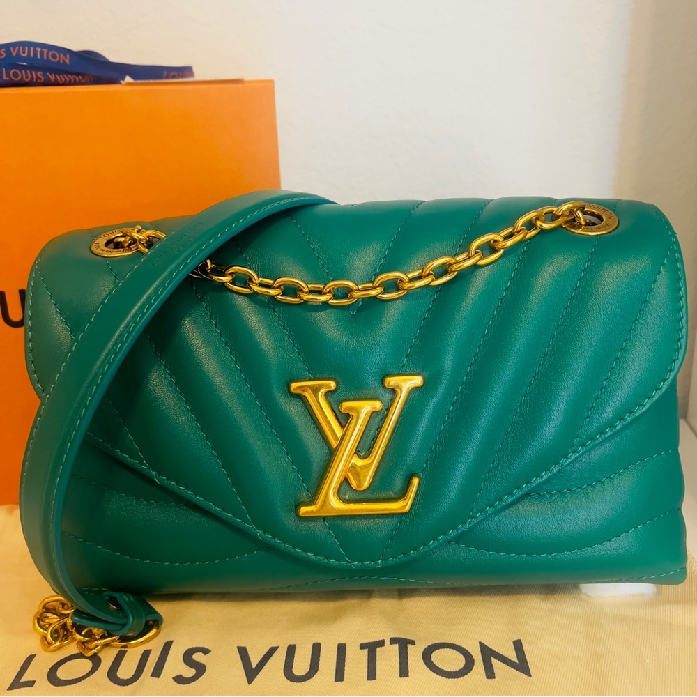 Louis Vuitton Green Leather Shoulder Bag with Gold Chain